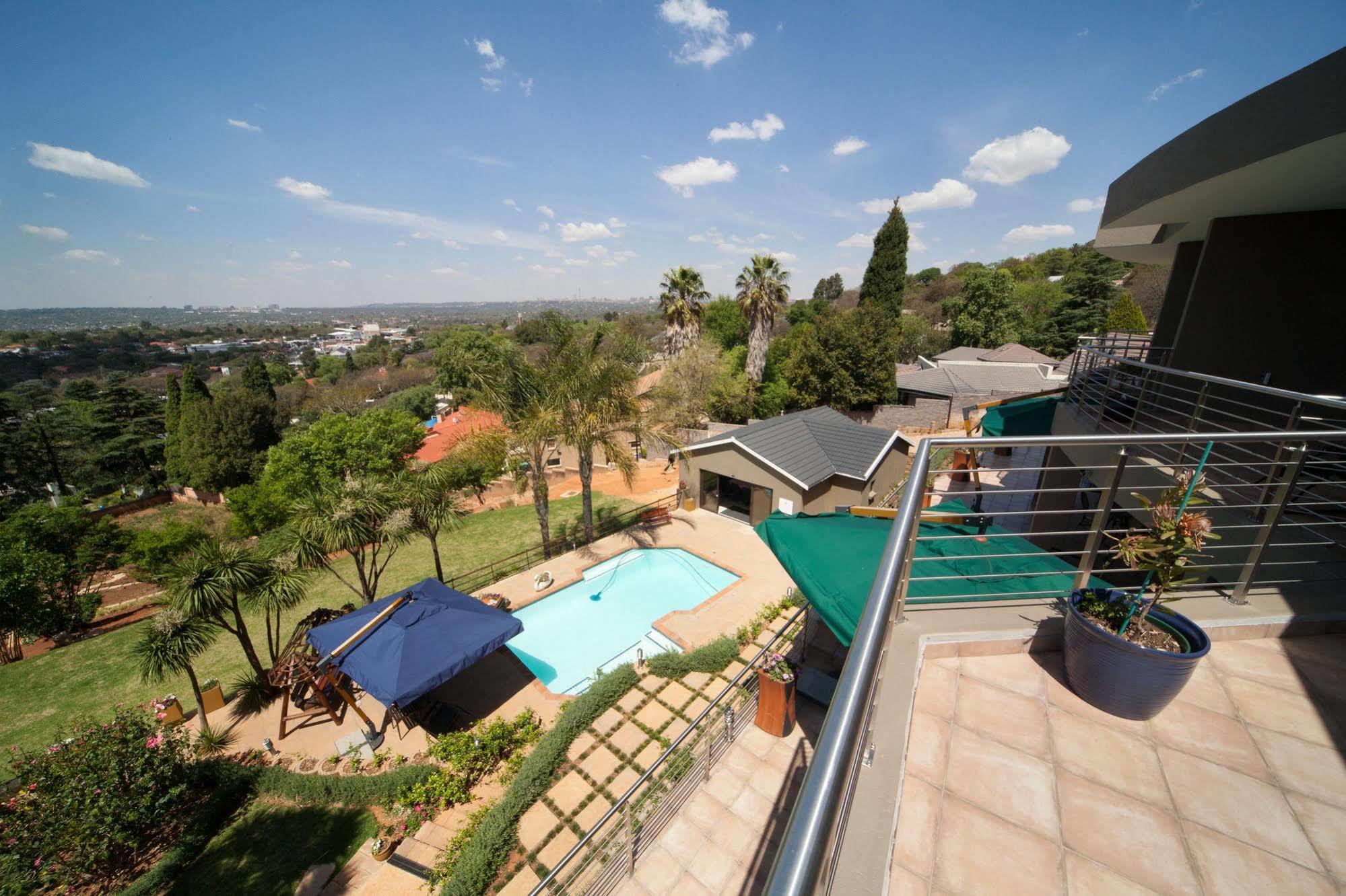 Over The Moon Guesthouse Johannesburg Exterior foto